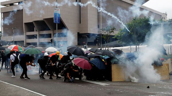 Демонстранты на акции протеста в Гонконге