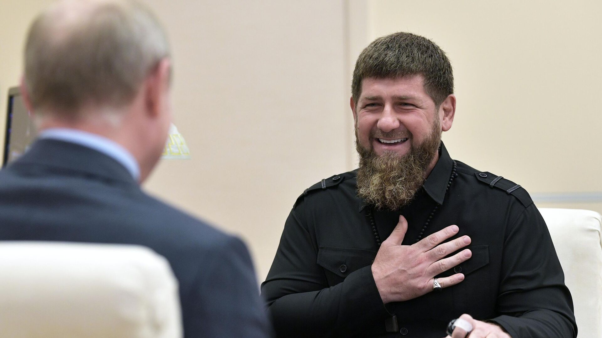 Глава Чеченской Республики Рамзан Кадыров во время встречи с президентом РФ Владимиром Путиным - РИА Новости, 1920, 05.10.2022