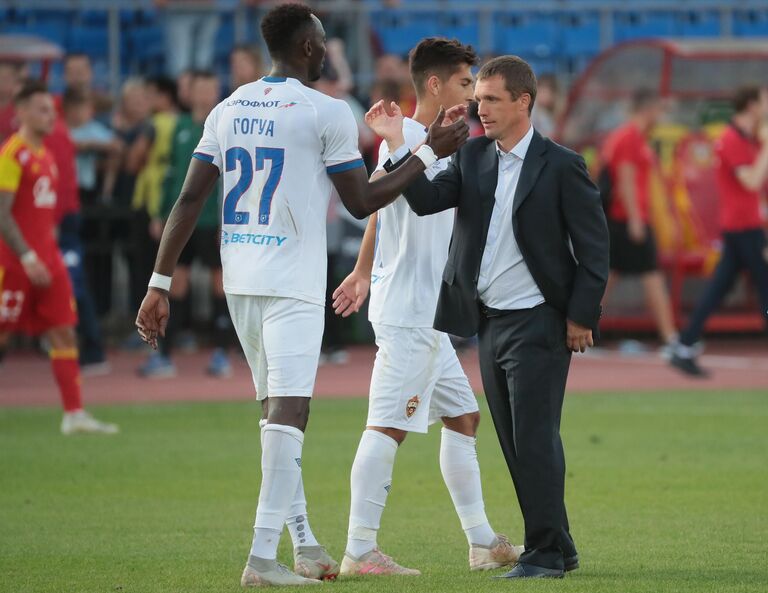 Седрик Гогуа (слева) и главный тренер ЦСКА Виктор Ганчаренко Седрик Гогуа (слева) и главный тренер ЦСКА Виктор Ганчаренко