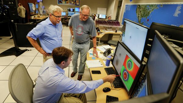 Наблюдение за ураганом Дориан в Национальном центре ураганов в Америке 