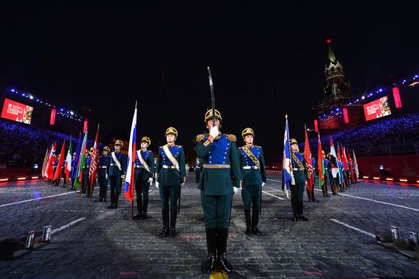 Военный Образцовый оркестр Почетного караула (Россия) на церемонии закрытия фестиваля Спасская башня на Красной Площади в Москве
