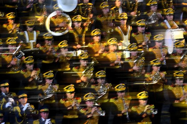 Центральный военный оркестр Министерства обороны РФ на церемонии закрытия фестиваля Спасская башня на Красной Площади в Москве