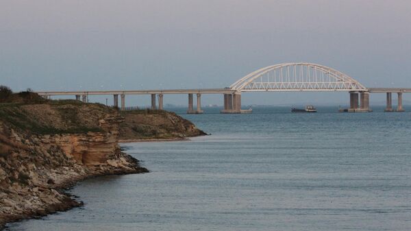 Крымский мост в Керченском проливе