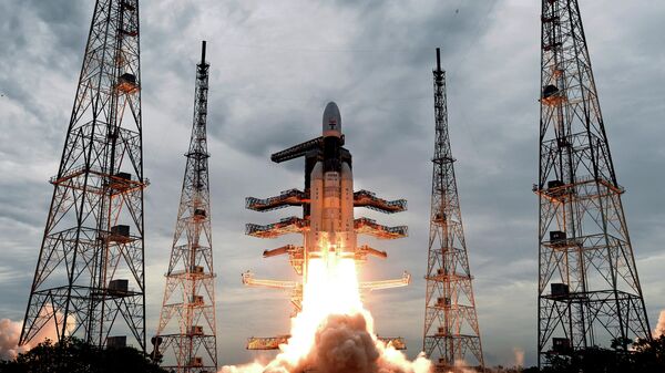 Запуск ракеты-носителя Mk III с автоматической станцией Чандраян-2 с космодрома космического центра имени Сатиша Дхавана