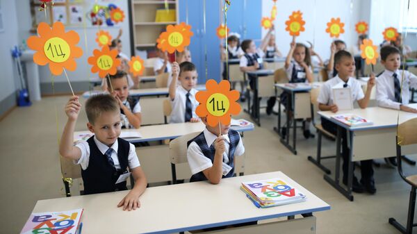 Первоклассники на праздновании Дня знаний в классе нового филиала средней общеобразовательной школы № 11 в Краснодаре