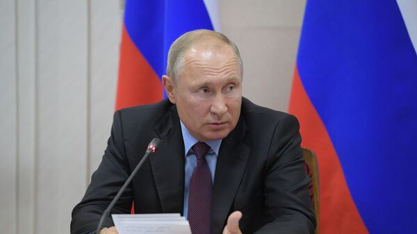 Президент РФ Владимир Путин проводит совещание о жилищном обеспечении граждан, пострадавших в ходе паводка на территории Иркутской области