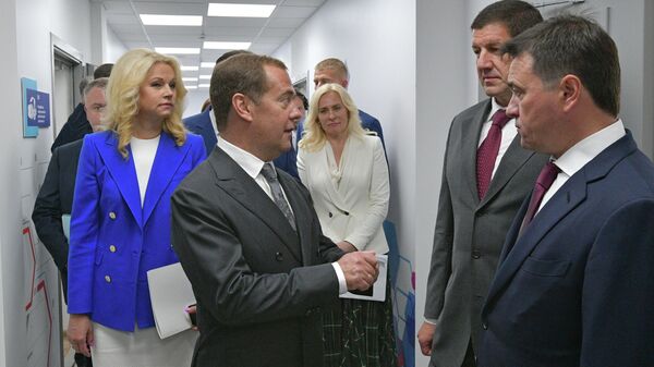 Премьер-министр России Дмитрий Медведев посетил IT-колледж Ростелекома
