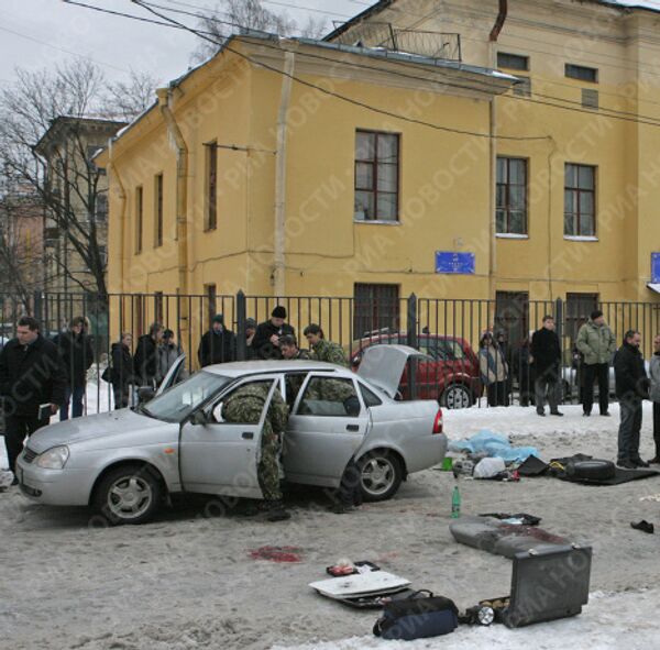 10 ноября 2008. Взорванный автомобиль в Питере. В Санкт Петербурге взорвали машину. Взрыв машины в Санкт-Петербурге 2023.
