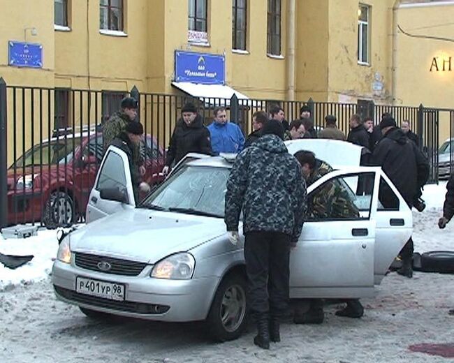 Взрыв гранаты в автомобиле убил трех человек. Видео с места события