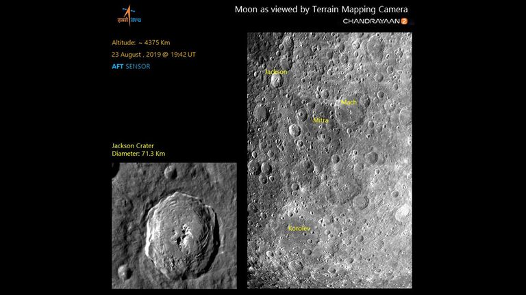 Лунные кратеры, сфотографированные камерой Terrain Mapping Camera Лунные кратеры, сфотографированные камерой Terrain Mapping Camera