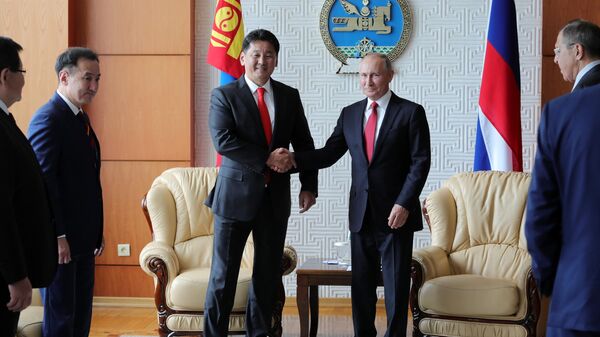 Официальный Президент РФ Владимир Путин и премьер-министр Монголии Ухнаагийн Хурэлсух