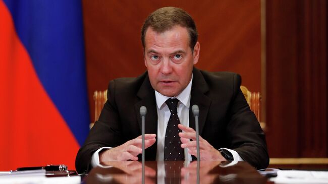 Председатель правительства РФ Дмитрий Медведев проводит совещание о расходах бюджета