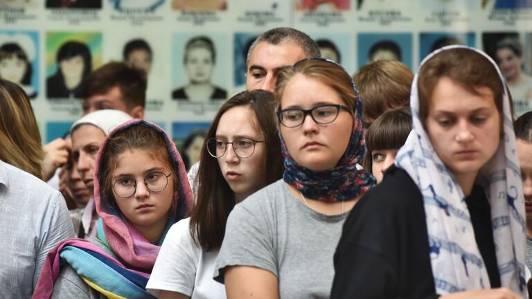 Литургия в бывшем спортзале 1-й Бесланской школы по жертвам теракта 1-3 сентября 2004 года