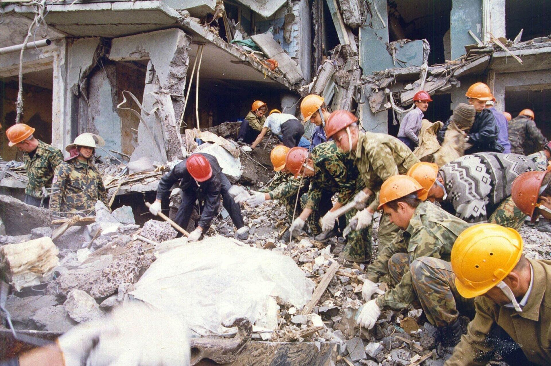 Спасатели на месте взрыва жилого дома в Волгодонске - РИА Новости, 1920, 29.03.2024