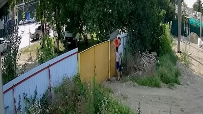 Видео кражи садовой тачки подростками в Белореченске