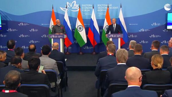 Президент РФ Владимир Путин и премьер-министр Индии Нарендра Моди во время совместной пресс-конференции