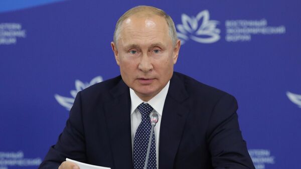 Президент РФ Владимир Путин выступает на заседании президиума Госсовета по вопросу О национальной программе развития Дальнего Востока