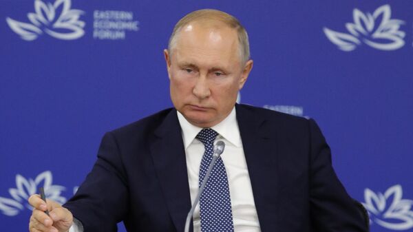 Президент РФ Владимир Путин на заседании президиума Госсовета по вопросу О национальной программе развития Дальнего Востока