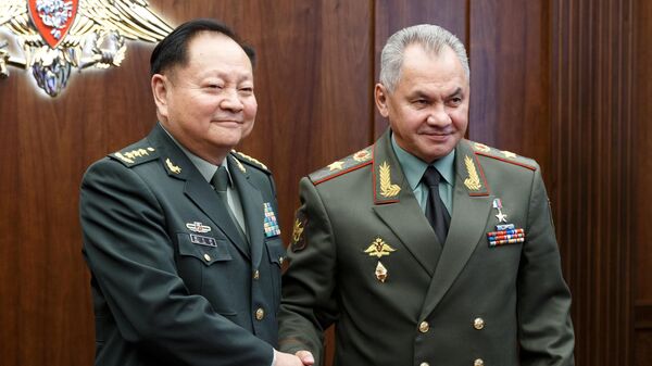 Министр обороны Российской Федерации Сергей Шойгу на встрече с заместителем председателя Центрального военного совета КНР Чжан Юся в Китае