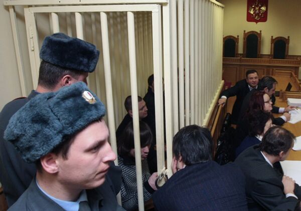 Во время заседания Московского окружного суда, на котором было принято решение о том, что процесс по делу об убийстве журналистки Анны Политковской будет закрытым