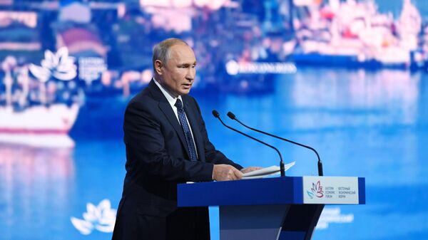 Президент РФ Владимир Путин выступает на пленарном заседании V Восточного экономического форума