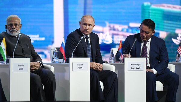 Президент РФ Владимир Путин на пленарном заседании V Восточного экономического форума