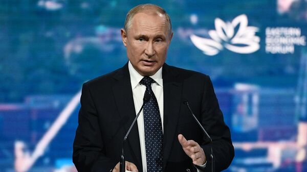 Президент РФ Владимир Путин выступает на пленарном заседании V Восточного экономического форума 