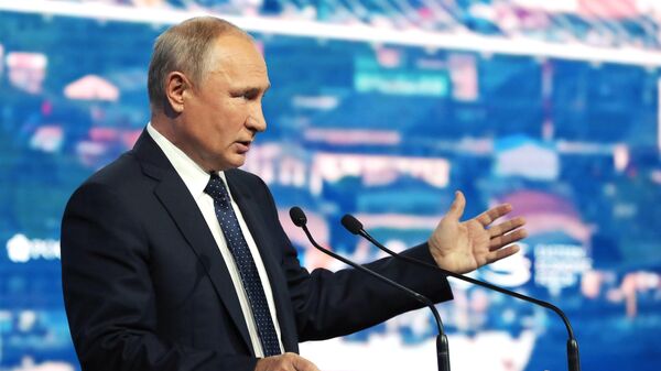 Президент РФ Владимир Путин выступает на пленарном заседании V Восточного экономического форума – 2019