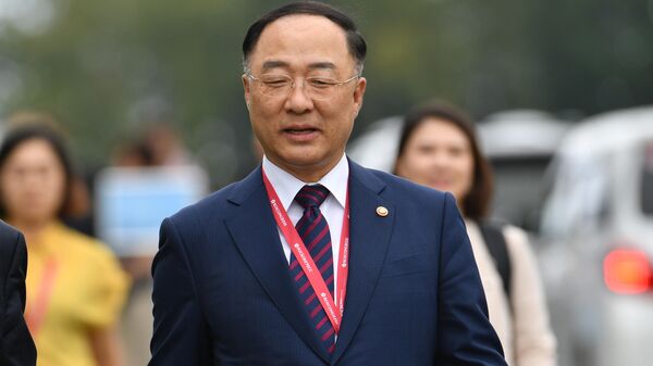 Министр планирования и финансов Республики Корея Хон Нам Ги на V Восточном экономическом форуме во Владивостоке