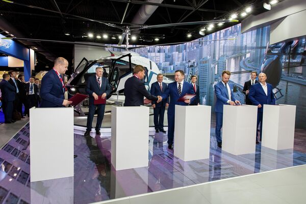  Подписание пятистороннего соглашения по запуску первого в России проекта по операционному лизингу вертолетной техники на МАКС-2019