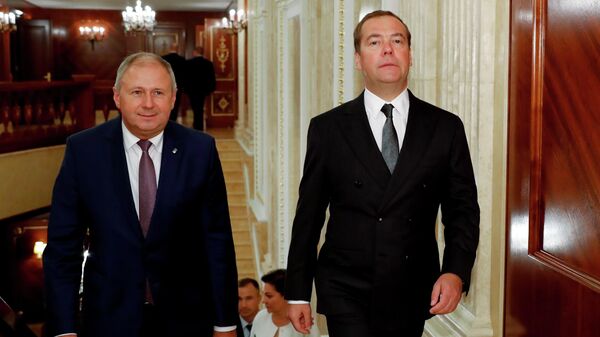  Председатель правительства РФ Дмитрий Медведев и премьер-министр Белоруссии Сергей Румас во время встречи