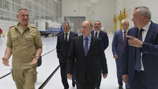 Президент РФ Владимир Путин во время посещения космодрома Восточный