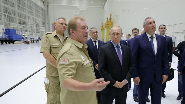 Президент РФ Владимир Путин во время посещения космодрома Восточный