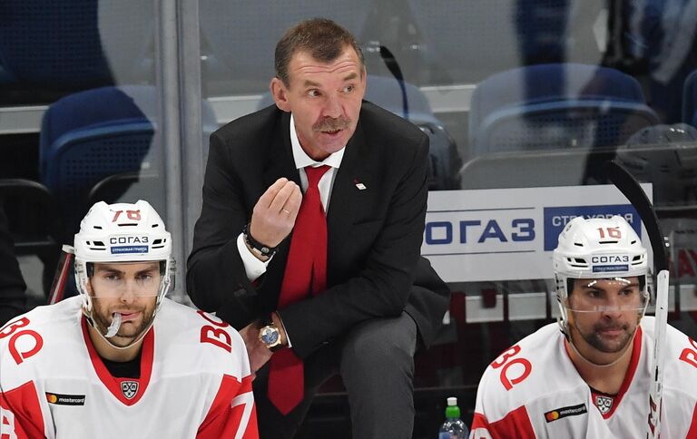 Главный тренер ХК Спартак Олег Знарок