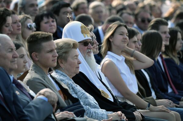 Патриарх Московский и всея Руси Кирилл и вдова первого президента РФ Наина Ельцина во время торжественных мероприятий на ВДНХ, посвящённых празднованию Дня города Москвы. 
