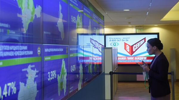 Инфоэкран хода голосования в информационном центре ЦИК России в единый день голосования 8 сентября 2019 года