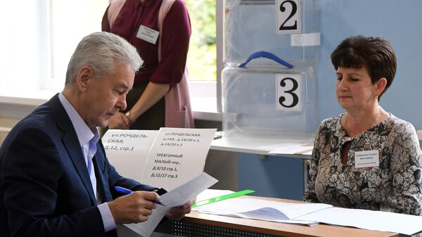 Мэр Москвы Сергей Собянин голосует на выборах в Московскую городскую Думу на избирательном участке № 90
