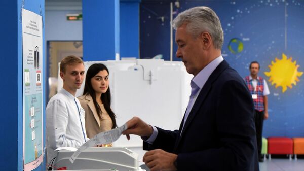 Мэр Москвы Сергей Собянин голосует на выборах в Московскую городскую Думу на избирательном участке № 90