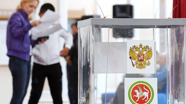Избиратели на избирательном участке в единый день голосования