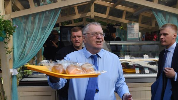 Лидер ЛДПР Владимир Жириновский на избирательном участке в Москве в день выборов в Московскую городскую Думу