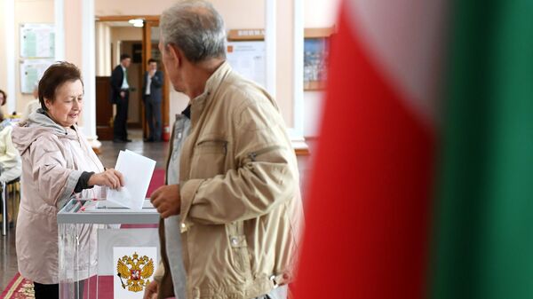 Избиратели на избирательном участке №42 в единый день голосования в Казани