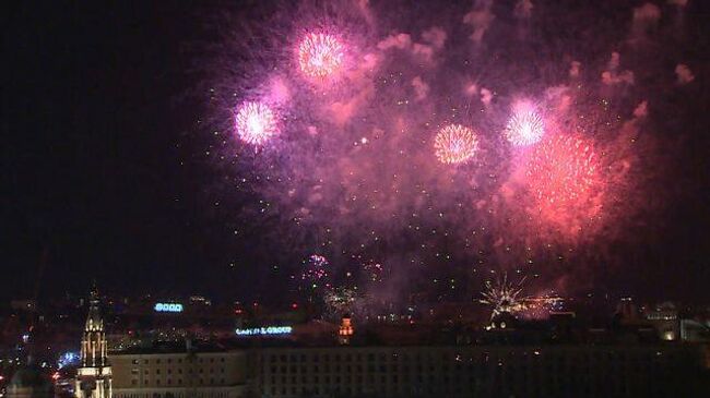 Праздничный салют в честь Дня города в Москве