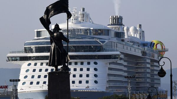 Лайнер Spectrum of the Seas прибыл в порт Владивостока