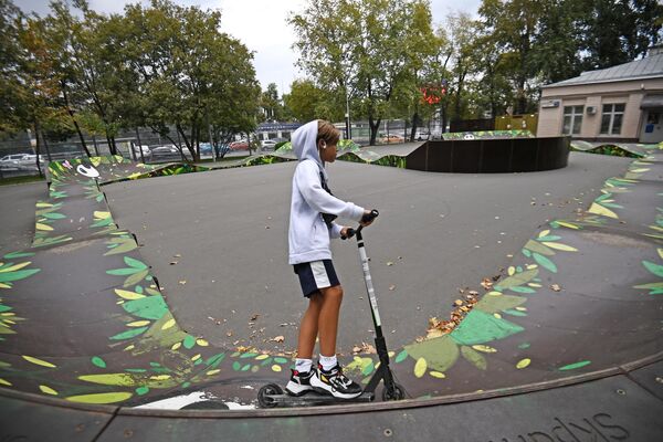 Скейт-площадка в Новослободском парке в Москве