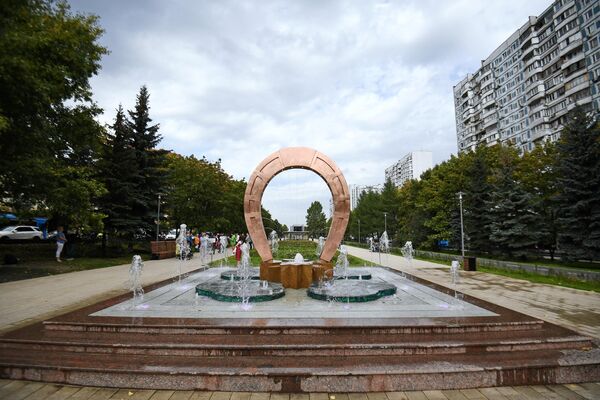 Сухой фонтан на Осеннем бульваре в Москве