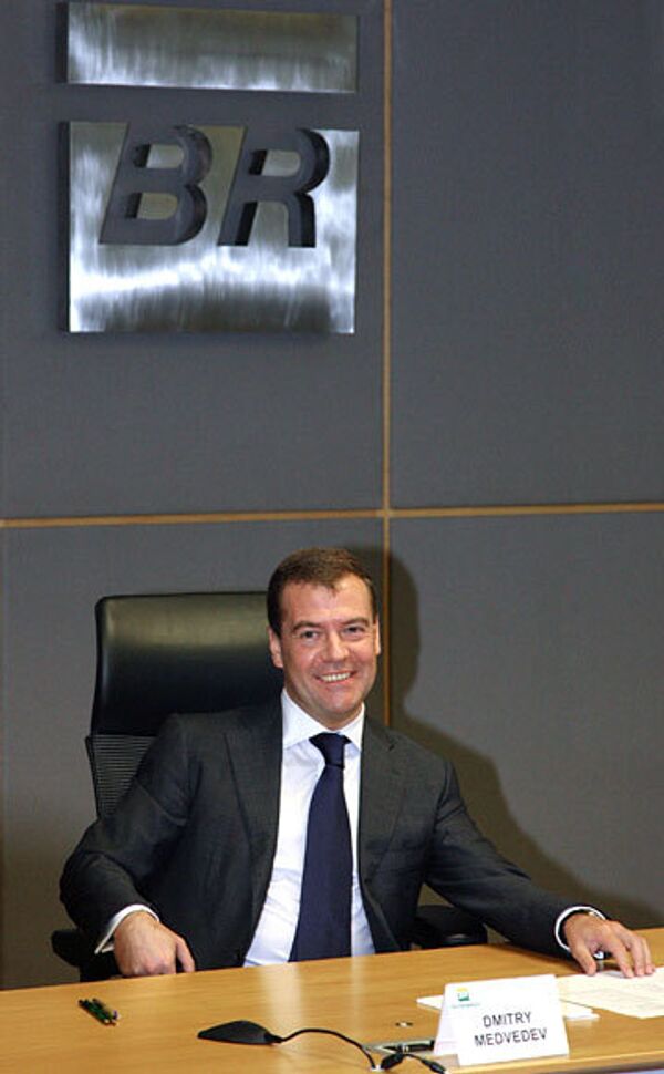 Президент России Дмитрий Медведев во время посещения штаб-квартиры крупнейшей государственной нефтегазовой компании Бразилии Петробраз