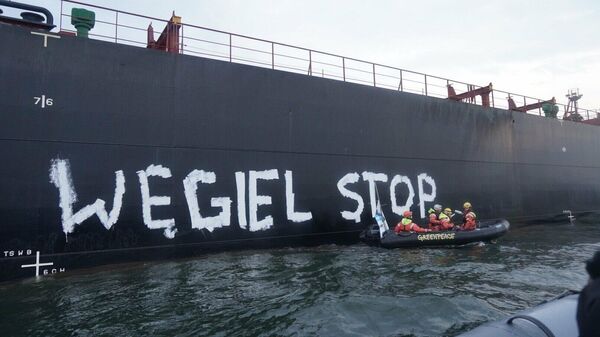 Активисты Гринпис блокируют разгрузку угля в порту Гданьска, Польша. 10 сентября 2019