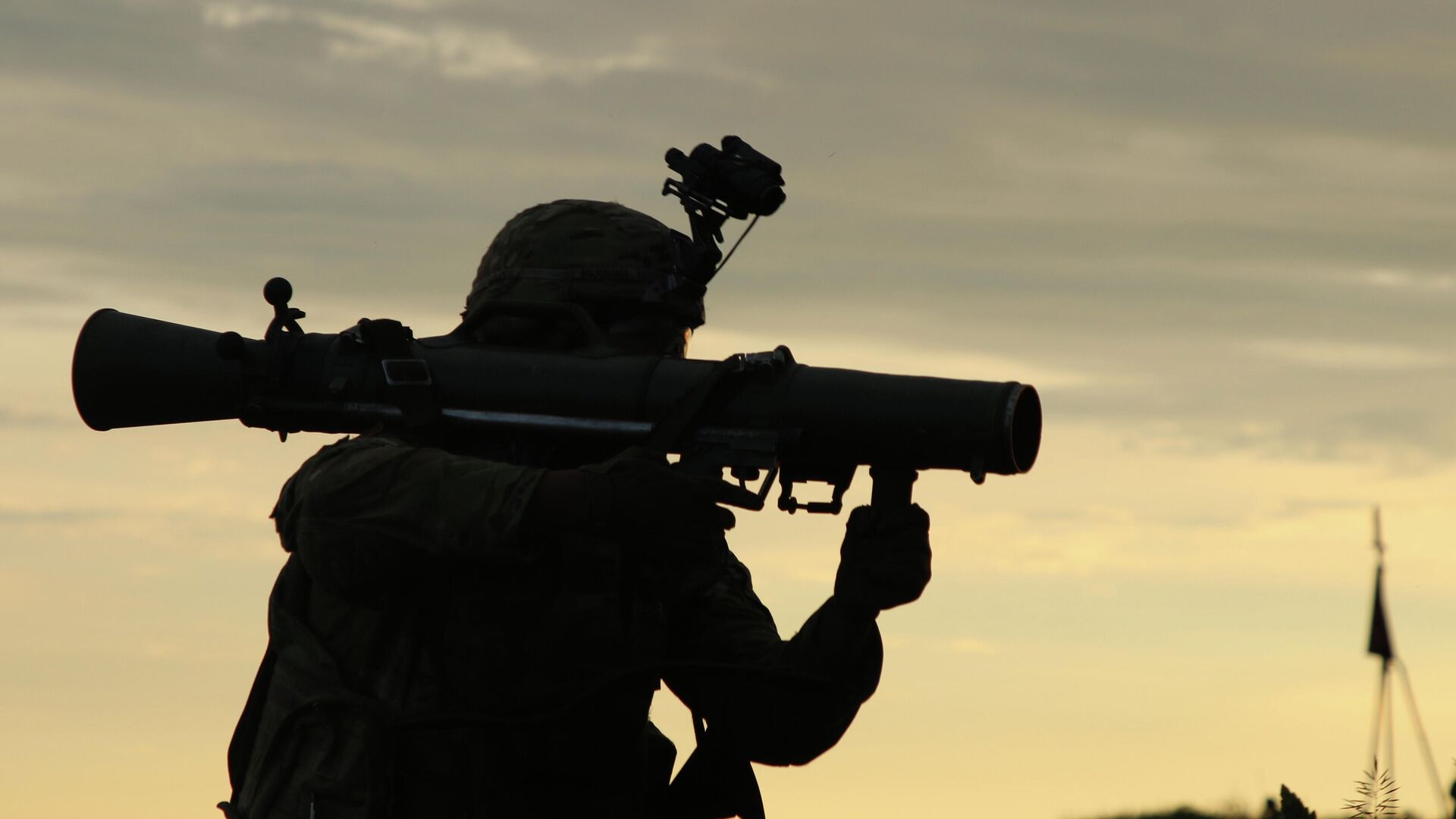 Военнослужащий с противотанковой ракетной системой - РИА Новости, 1920, 11.06.2025