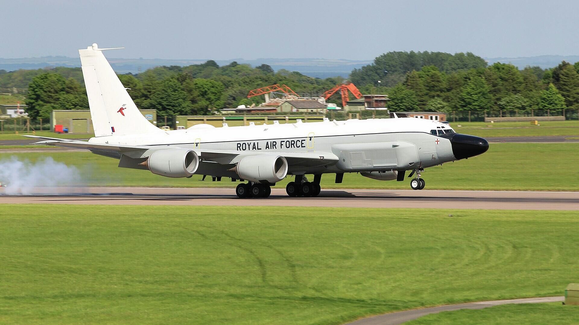 Самолет-разведчик Boeing RC-135W в ВВС Великобритании - РИА Новости, 1920, 10.10.2022