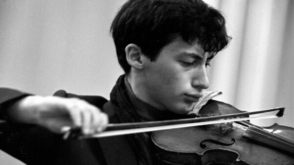 Скрипач, аспирант Московской консерватории, участник IV Международного конкурса имени П.И. Чайковского Владимир Спиваков
